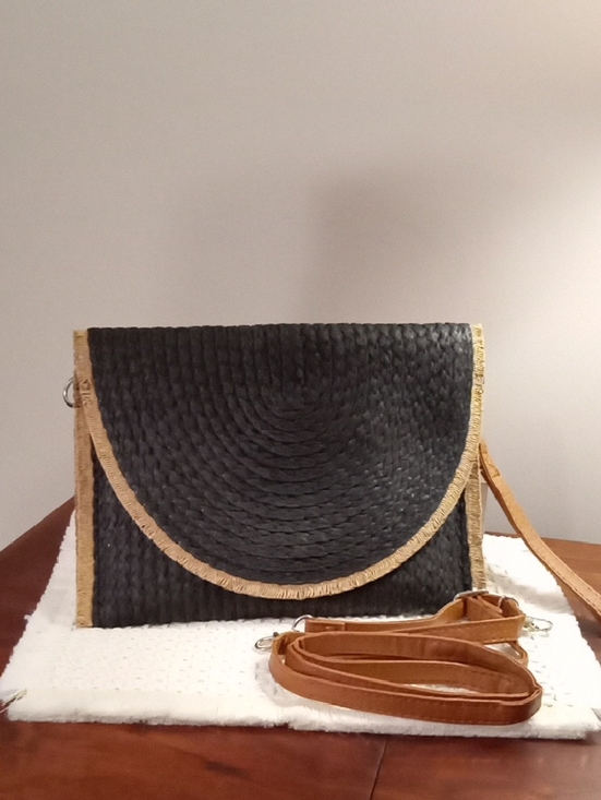 Styline Handbags - NWT Woven Paper Straw Crossbody/Clutch, Black/Tan